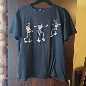 ROMWE Classic Black Tee With Skateboarding Skeleton Images